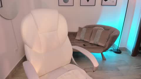 beverlyy johnson online show from October 8, 4:06 am