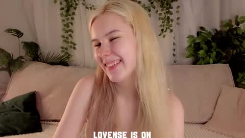 Eliz online show from November 22, 1:19 am