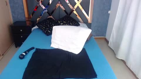 Snapshot of bianca_milfsexy chatting on February 11, 12:59 am B I A N C A online show from February 11, 12:59 am