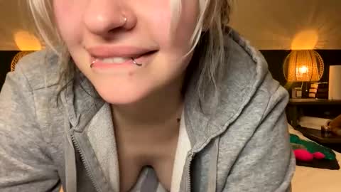 Ellie  online show from April 30, 3:12 am