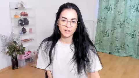 Snapshot of bibitina chatting on January 4, 5:58 am innasugarwild online show from January 4, 5:58 am