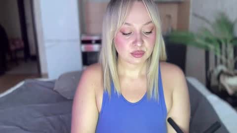 Snapshot of big_ass_blonde chatting on March 2, 5:33 am Eva online show from March 2, 5:33 am