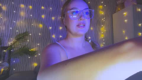 Snapshot of big_ass_blonde chatting on December 11, 3:45 am Eva online show from December 11, 3:45 am