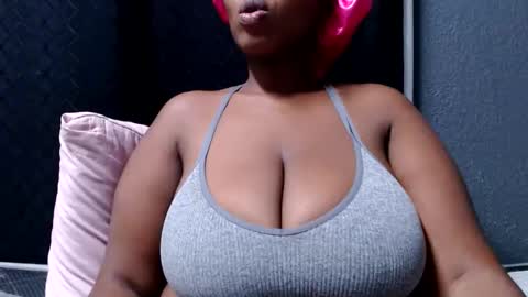 bigboobsbitchx online show from June 7, 6:37 pm