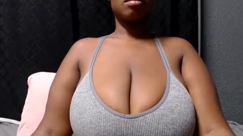 bigboobsbitchx online show from June 4, 5:39 pm