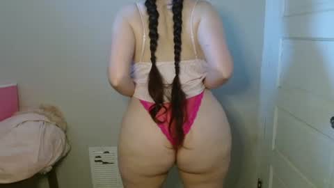 Isabella online show from July 25, 8:05 pm