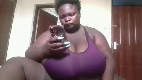 Snapshot of bigchocotities chatting on October 28, 5:02 am bigchocotities online show from October 28, 5:02 am