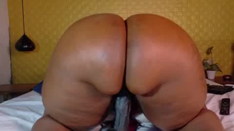 bigroundbooty_ online show from July 18, 10:56 pm