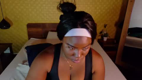 bigroundbooty_ online show from June 19, 9:07 pm