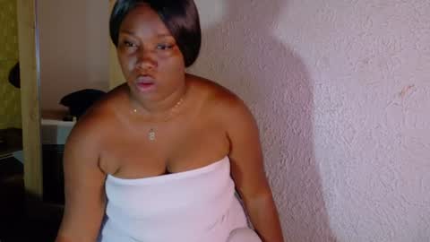 bigroundbooty_ online show from June 12, 9:01 pm