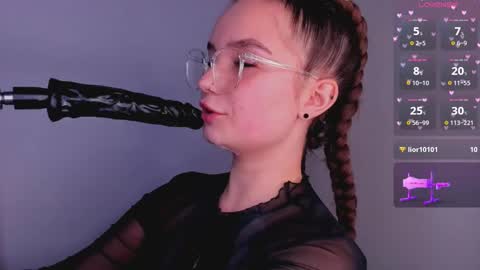Snapshot of bitchpeace_ chatting on February 17, 4:17 pm Diana online show from February 17, 4:17 pm