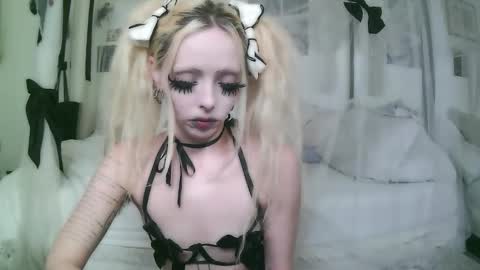 vampire fang  online show from January 9, 8:24 pm