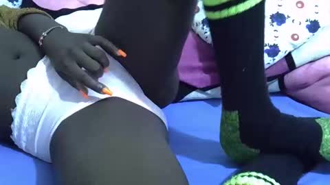 black_berry9 online show from October 26, 7:20 pm