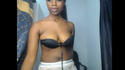 lela online show from April 29, 6:46 pm
