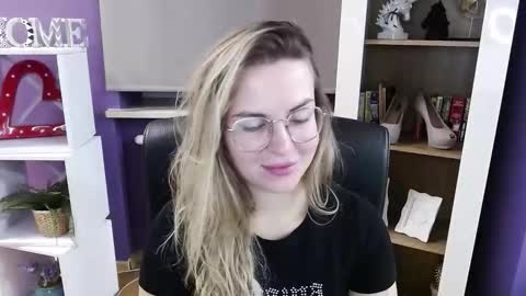 Snapshot of blackrosezoey chatting on October 22, 4:39 am Z O E Y online show from October 22, 4:39 am