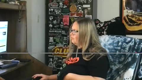 bladesizzo3111 online show from October 12, 6:05 am