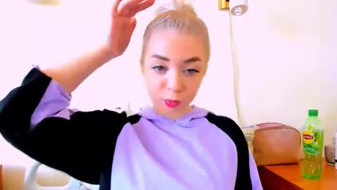 Nicole online show from February 24, 11:52 am