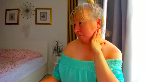 Nicole online show from June 13, 10:45 am