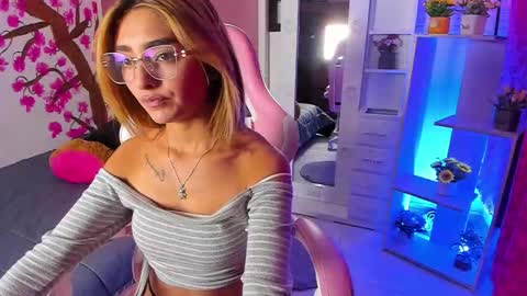 blonde_asia online show from March 10, 5:17 pm