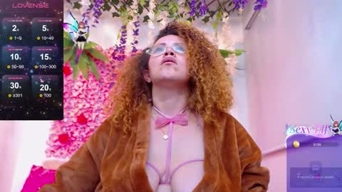 blonde_squirt_ online show from January 5, 7:39 pm