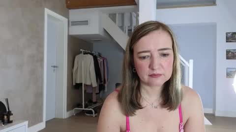 Snapshot of blue_angel_sweet chatting on October 20, 3:42 am blue_angel_sweet online show from October 20, 3:42 am