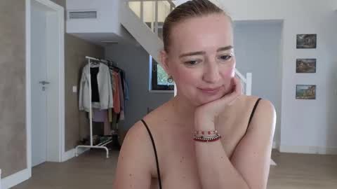 Snapshot of blue_angel_sweet chatting on September 19, 4:55 am blue_angel_sweet online show from September 19, 4:55 am