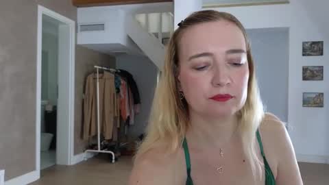 Snapshot of blue_angel_sweet chatting on September 15, 4:32 am blue_angel_sweet online show from September 15, 4:32 am