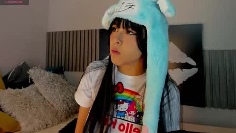 Snapshot of blue_sixx chatting on October 11, 10:56 pm blue_sixx online show from October 11, 10:56 pm