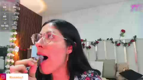 blue_tay1 online show from March 18, 5:07 pm