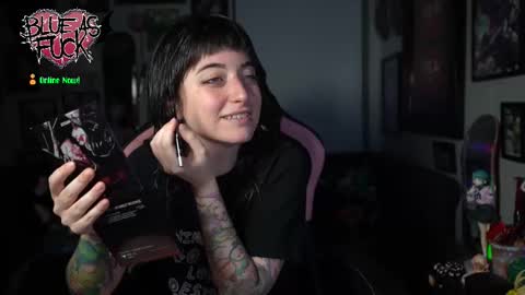 Blue online show from December 17, 3:11 am