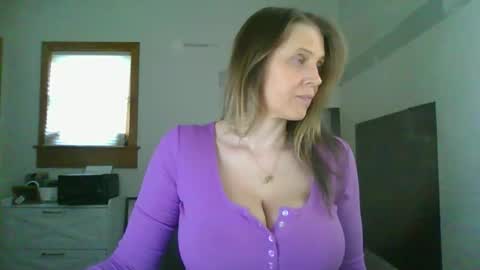 BlueEyedDDVixen online show from February 3, 2:33 pm