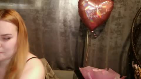 blushing_star online show from April 30, 4:01 pm