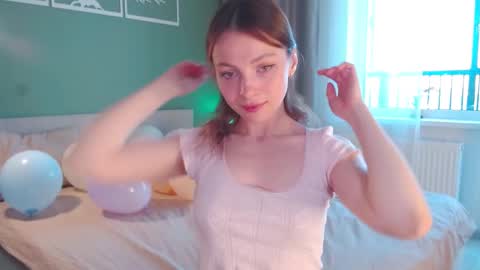 Snapshot of bonjourlabelle chatting on September 11, 9:20 am Mary 3 live time content 18 online show from September 11, 9:20 am
