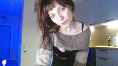 Snapshot of bonjourlabelle chatting on January 1, 5:44 pm Mary 3 live time content 18 online show from January 1, 5:44 pm