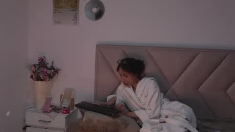 Bonnie  online show from May 15, 4:27 am