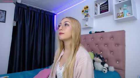 Soffy Brooks Independent model online show from October 24, 3:24 am