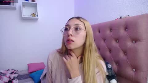 Soffy Brooks Independent model online show from September 10, 4:56 am
