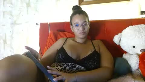 Snapshot of bonvivantb chatting on January 8, 4:02 am Queen Bon Vivantt online show from January 8, 4:02 am