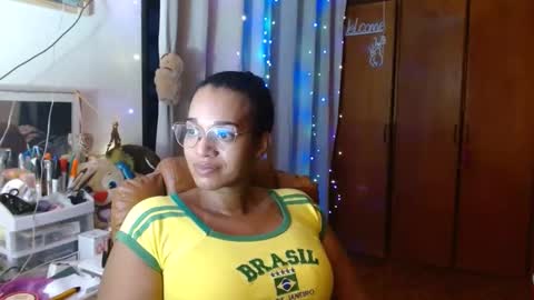 Snapshot of bonvivantb chatting on February 19, 10:42 pm Queen Bon Vivantt online show from February 19, 10:42 pm