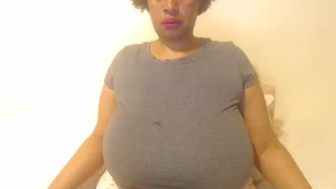 Snapshot of boobyqueen24 chatting on September 17, 6:06 pm boobyqueen online show from September 17, 6:06 pm