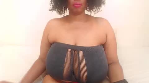 Snapshot of boobyqueen24 chatting on December 4, 5:38 am boobyqueen online show from December 4, 5:38 am