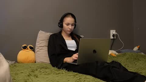 Alice online show from November 30, 3:16 pm