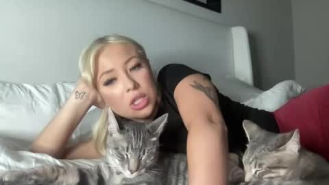 Skyyybanks online show from May 1, 4:27 am