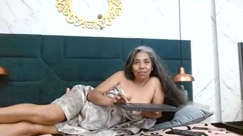 BRENDA VELASQUEZ online show from July 29, 9:59 pm