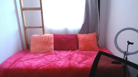 Snapshot of brendasantos_77 chatting on October 2, 2:00 pm brendasantos_77 online show from October 2, 2:00 pm