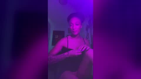briellenicole22204890 online show from August 7, 3:02 am