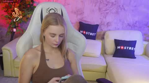 Snapshot of bright_diamonds_054 chatting on December 6, 12:49 pm Diamonds Girls online show from December 6, 12:49 pm