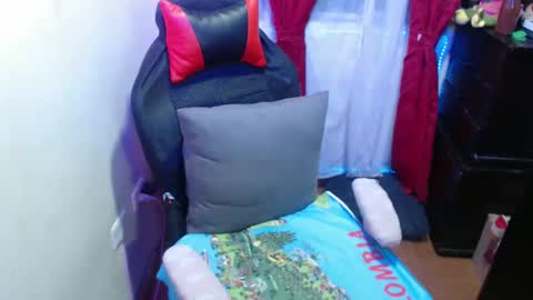 Snapshot of britannysexxy chatting on February 5, 1:58 am scarleth follow mee 3 kis online show from February 5, 1:58 am