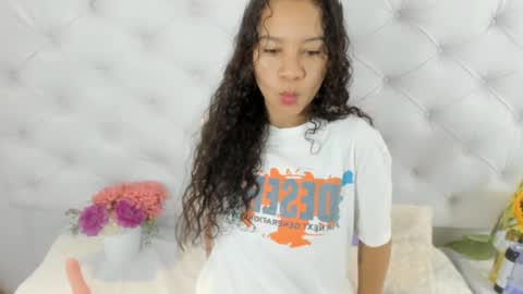 Snapshot of brithany_rousee chatting on December 17, 7:37 pm Brithany Rousee online show from December 17, 7:37 pm