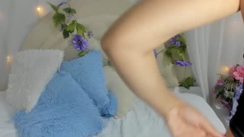 Snapshot of brithany_rousee chatting on January 13, 4:19 pm Brithany Rousee online show from January 13, 4:19 pm
